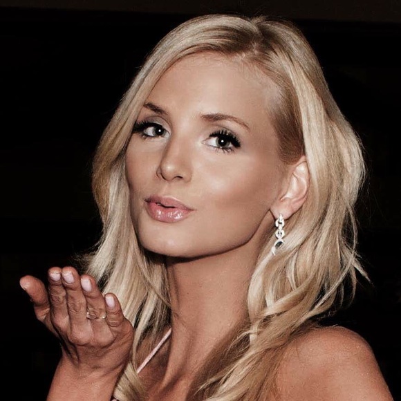 Meet your Posher, Erin - Picture 3 of 3